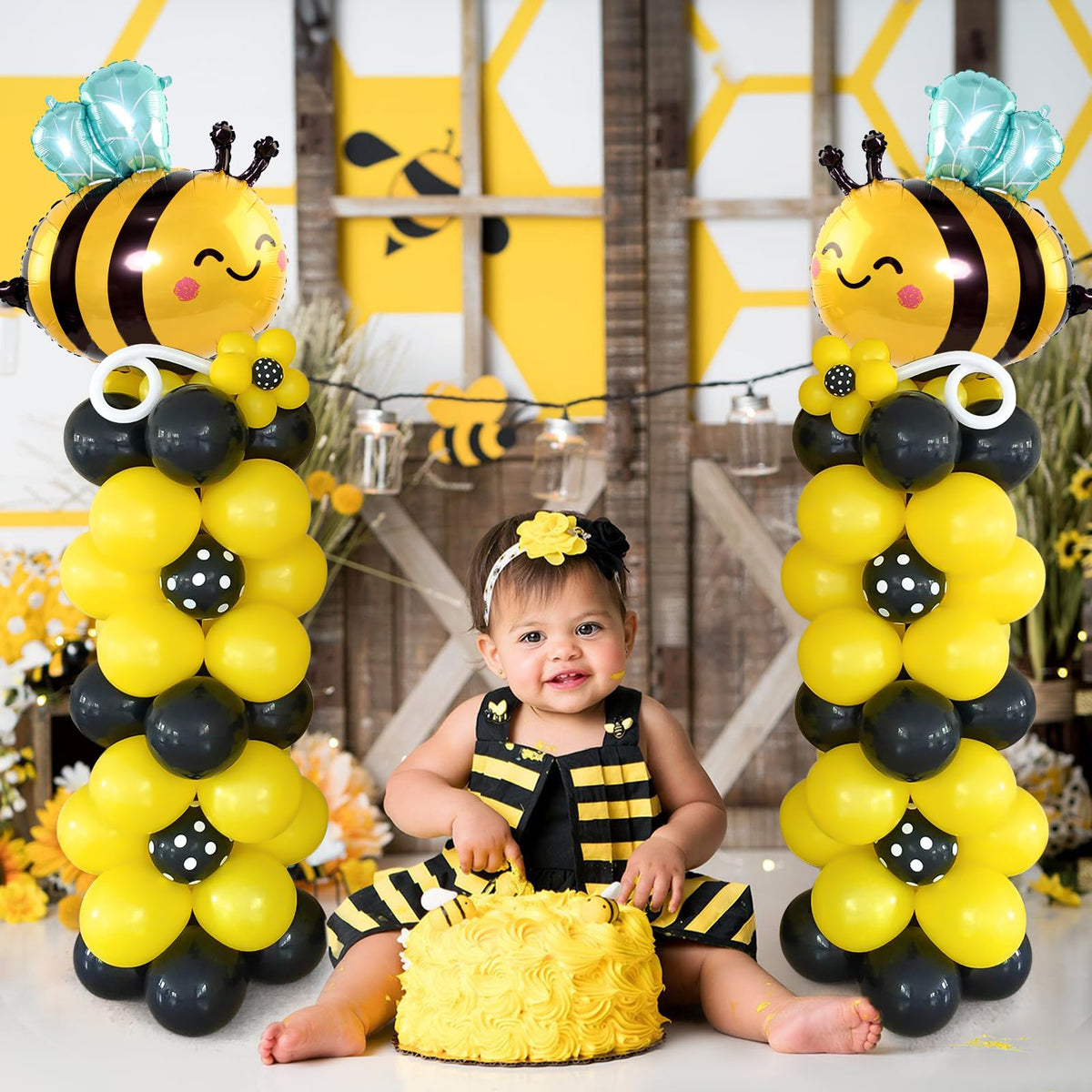 Mishopy large bee foil balloons create bold focal points in the setup.