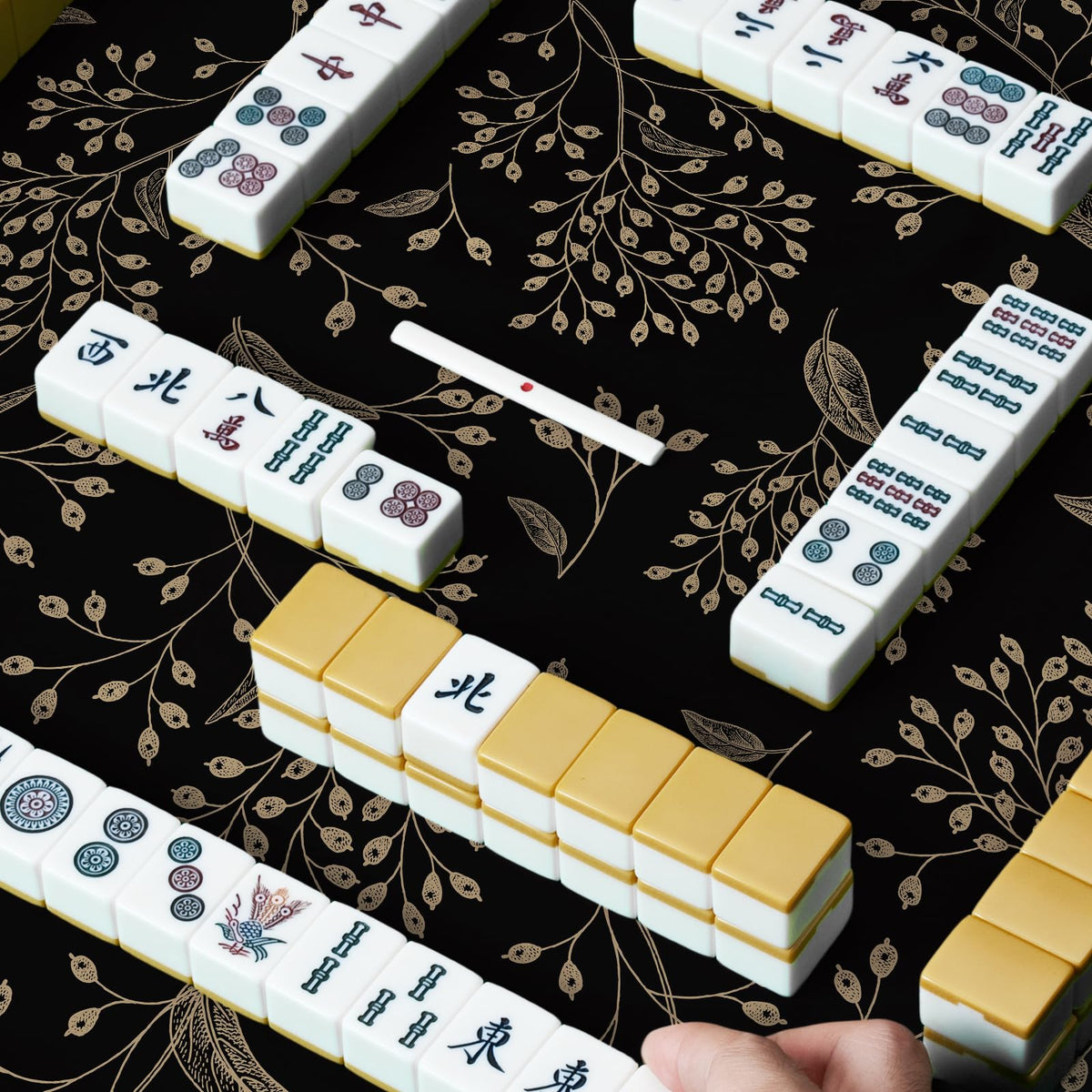 Molovsiny Mahjong Mat Noir Floral non-slip backing protects tables and keeps tiles in place.