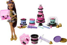 Monster High Clawdeen Doll with Scary Sweet Cake Kit for imaginative cake decorating play.