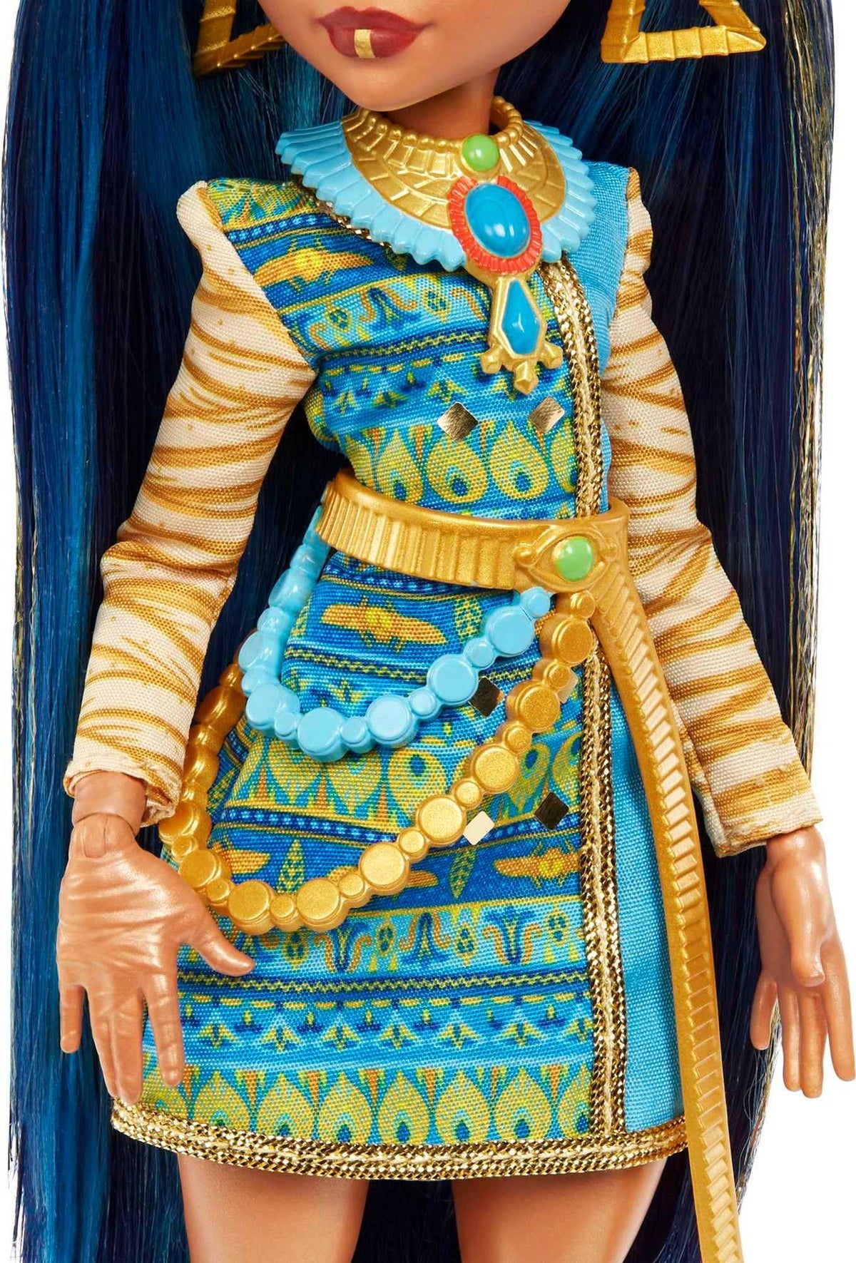 Monster High Cleo De Nile glam accessories complete her signature look.