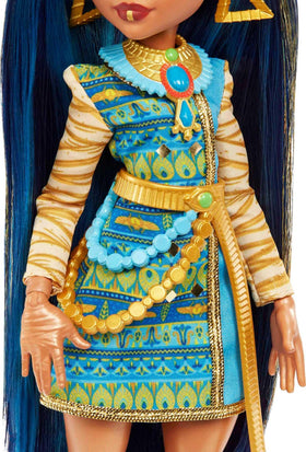 Monster High Cleo De Nile glam accessories complete her signature look.