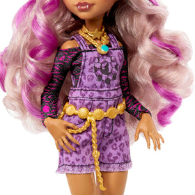 Monster High Crescent pet dog enhances play and storylines.