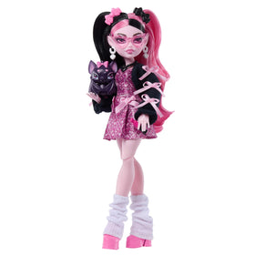 Heart sunglasses and lipstick for playful styling with Draculaura.