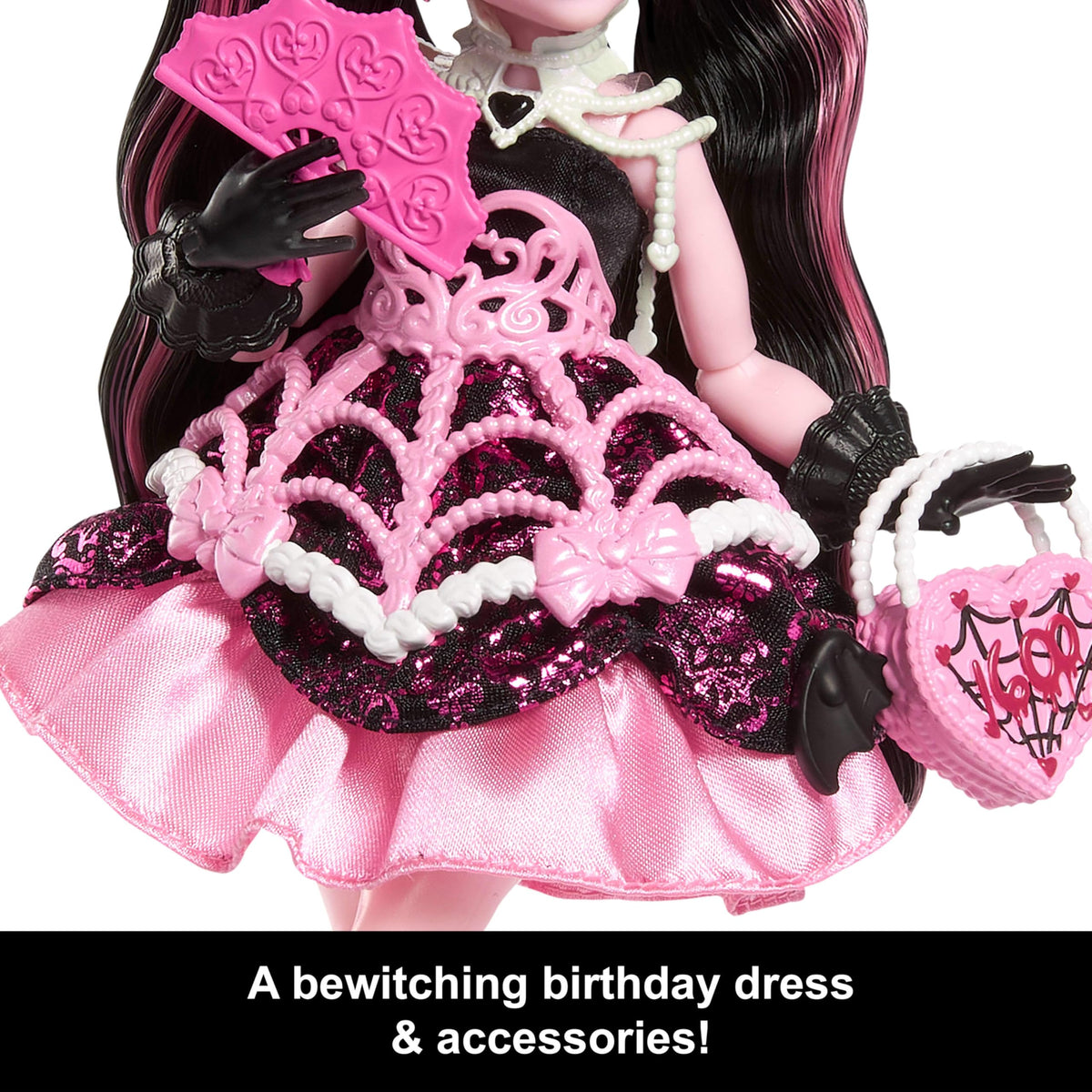Monster High Draculaura pearl collar detail with Gothic flair.