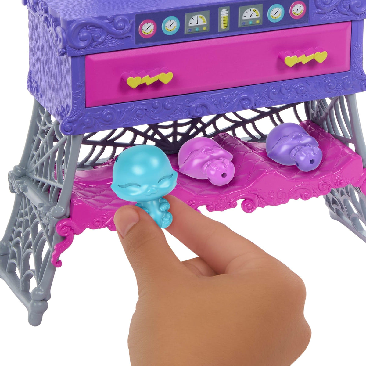Monster High Make-A-Monster Pet Playset lab coat and safety glasses visual focus highlight character detail