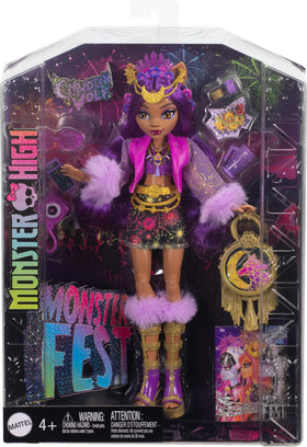 Monster High deluxe details like crystal necklace and faux fur trims elevate the look