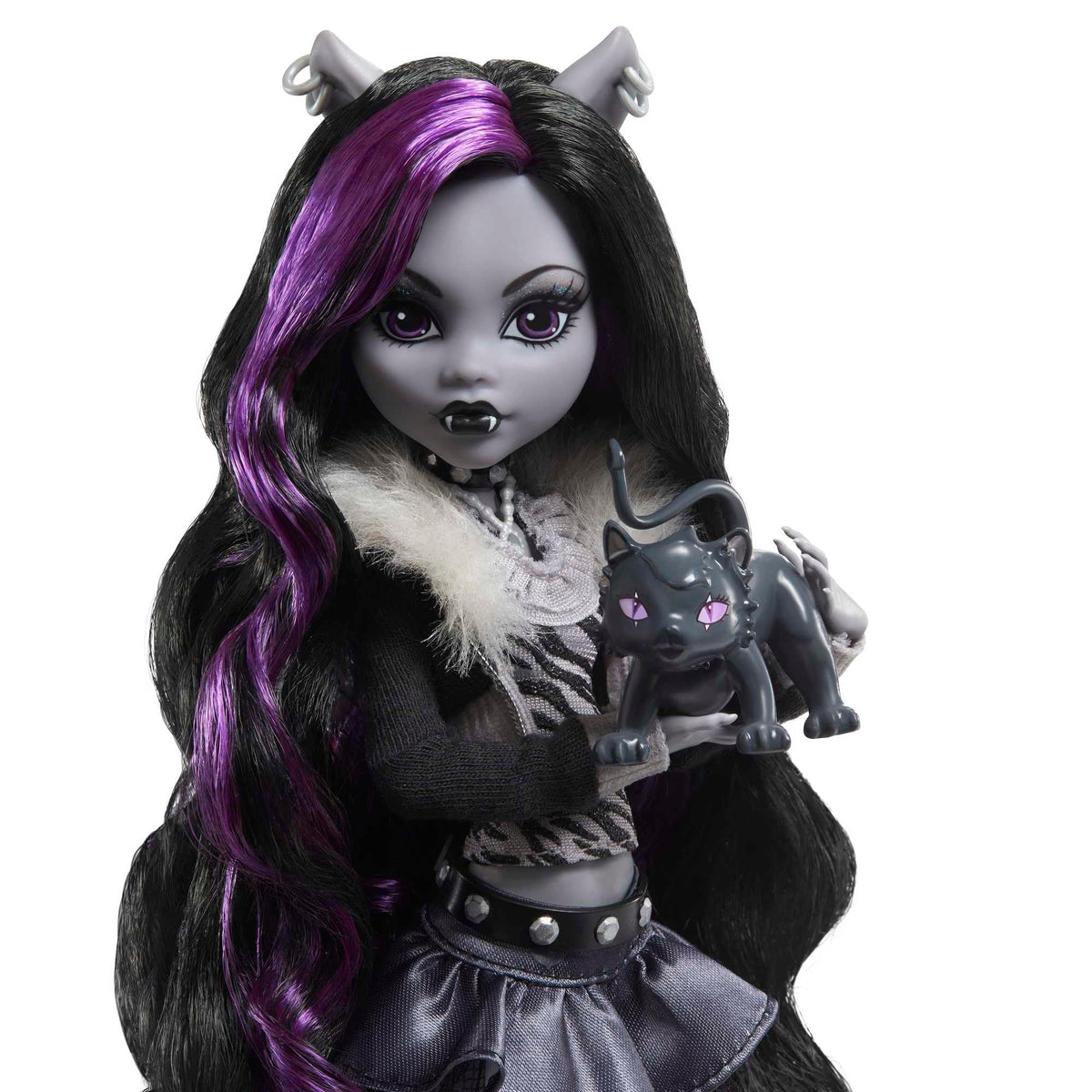 Crescent cat figure beside Clawdeen Wolf for themed play and stories