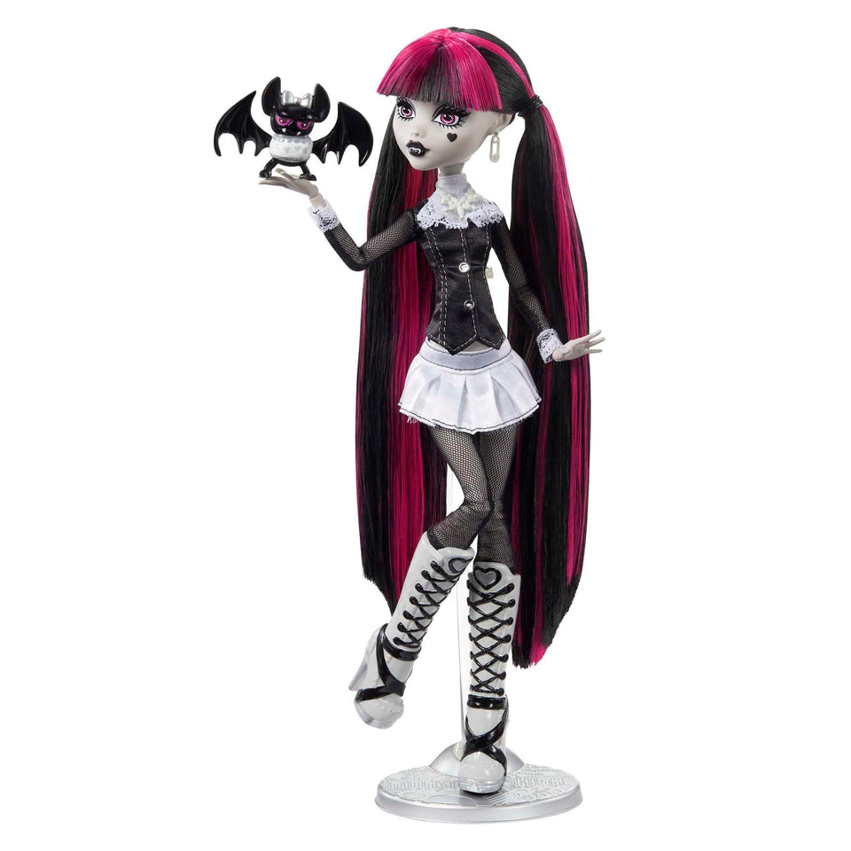 Monster High Draculaura Reel Drama doll in black and white, ideal for display and posing