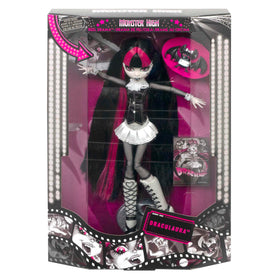Two pigtails with pink highlights on Draculaura for dramatic styling