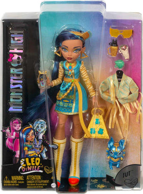Monster High Tut the pet dog accompanies Cleo for storytelling fun.