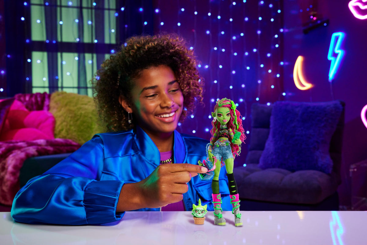 Venus McFlytrap doll with Chewlian pet for creepy-cute adventures.