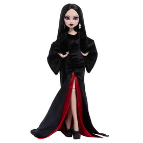 Black rings on Morticia’s hands enhance collector-level detail for photos