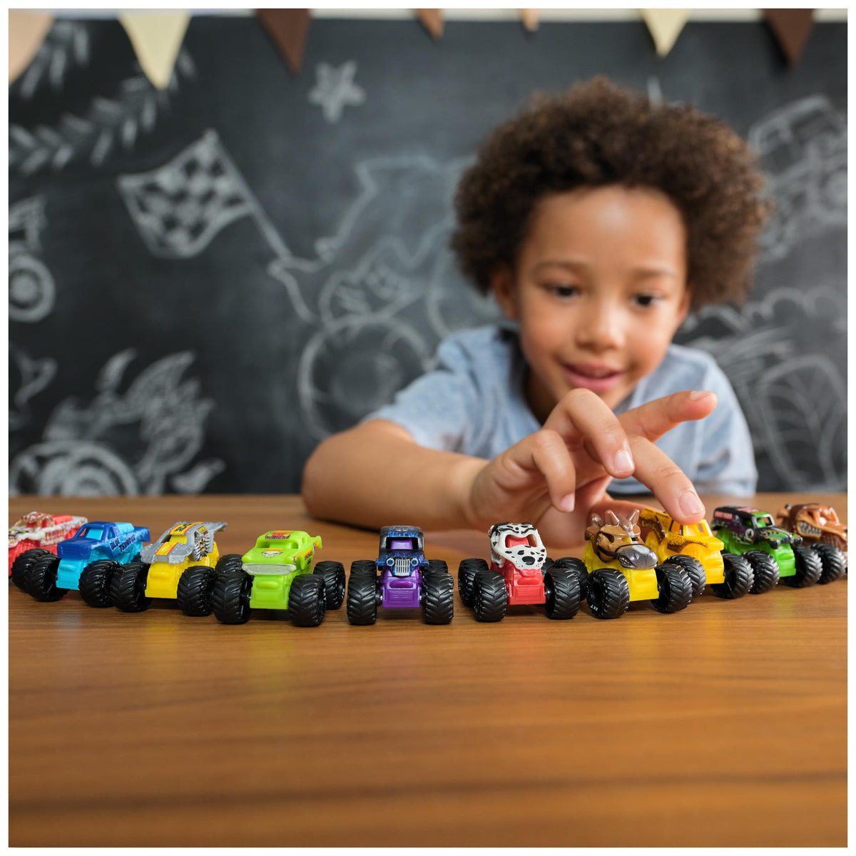 Monster Jam Mini Jams Grave Digger truck captures iconic design for authentic play.