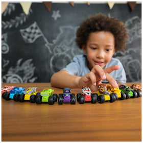 Monster Jam Mini Jams Grave Digger truck captures iconic design for authentic play.