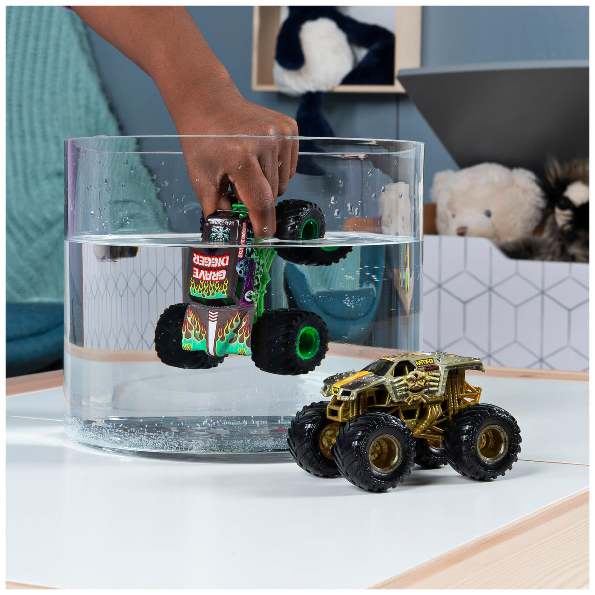 Monster Jam Reveal the Steel 4-Pack Whiplash 1:64 scale color-change vehicle.