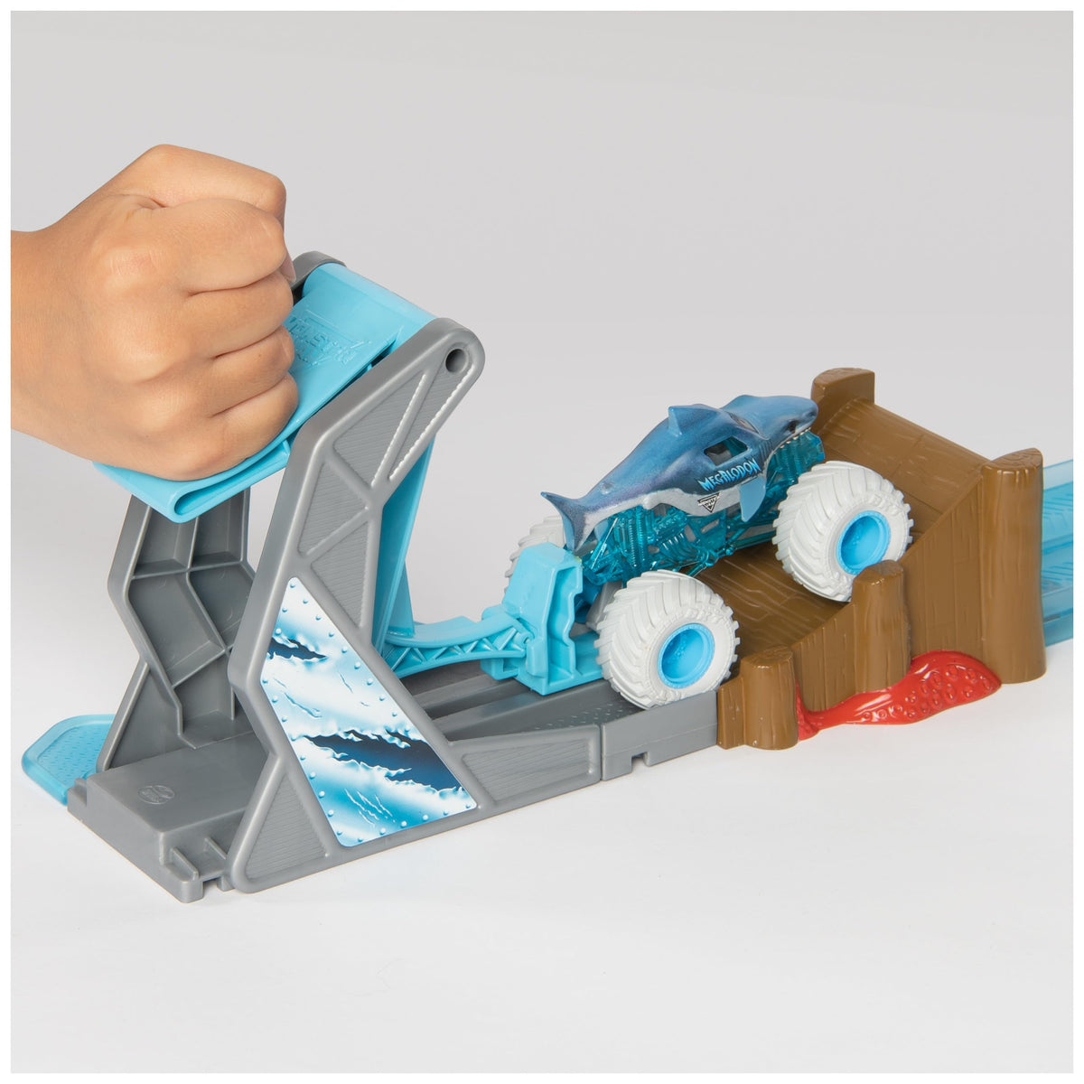 Shark head piece adds thrilling obstacle for shark-versus-shark battles.