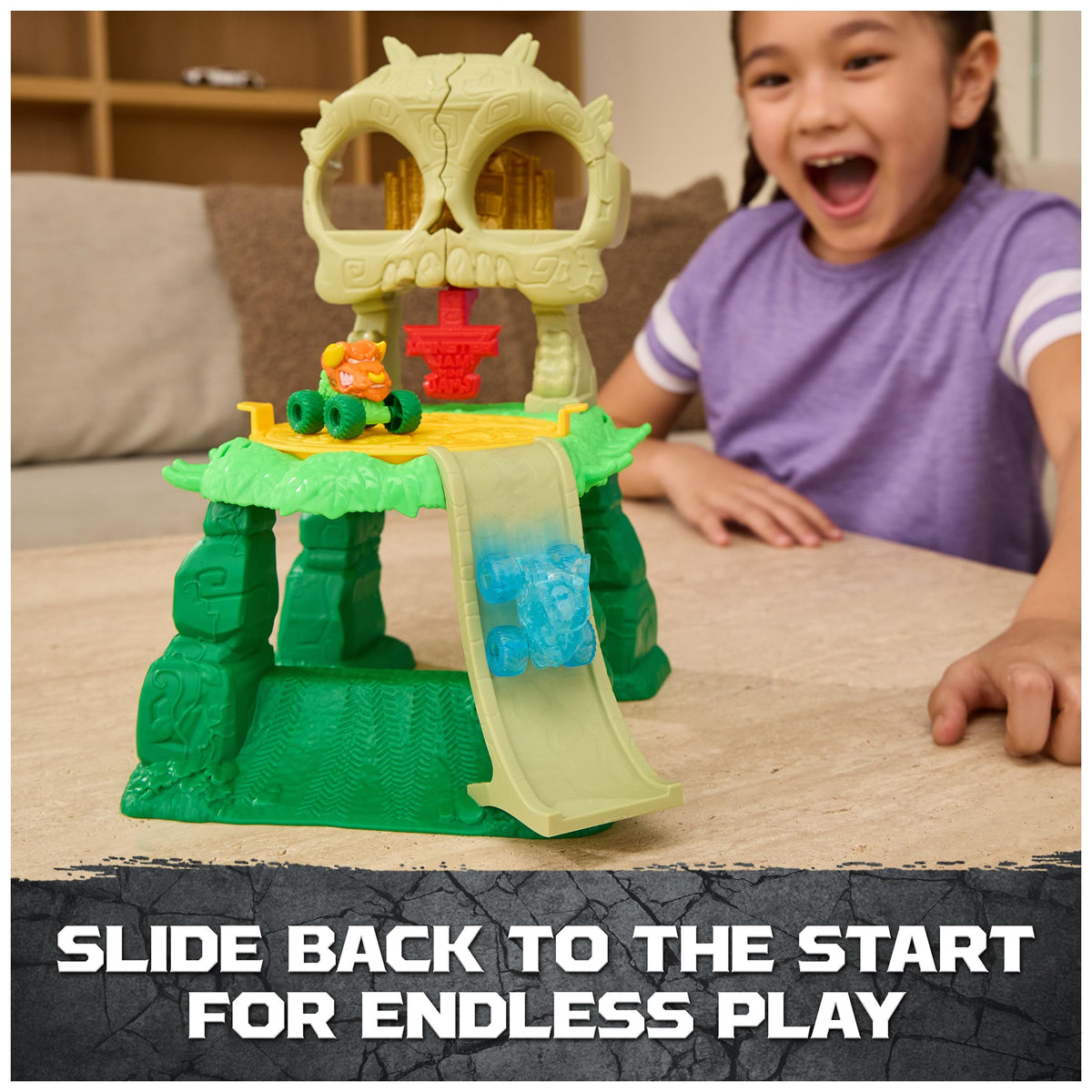  Skull crumble interaction on the jungle obstacle with Monster Jam playset.
