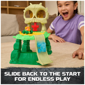  Skull crumble interaction on the jungle obstacle with Monster Jam playset.