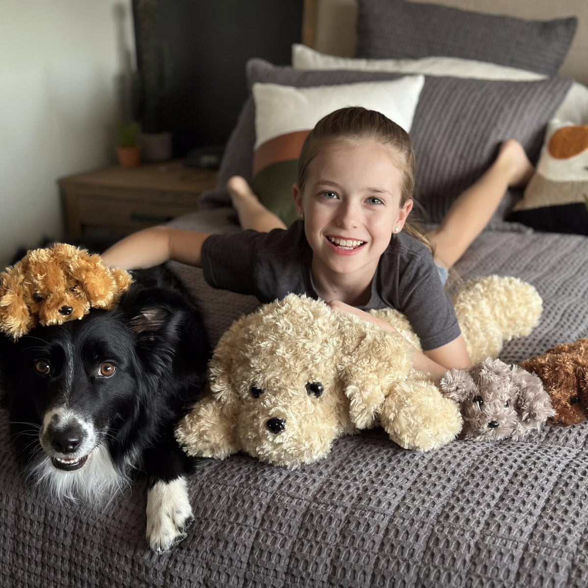 MorisMos Labradoodle pocket unzip reveal, hidden puppies encourage exploratory play and storytelling.