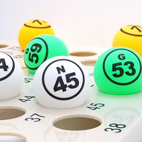 MR CHIPS bingo balls in large cage for reliable manual play