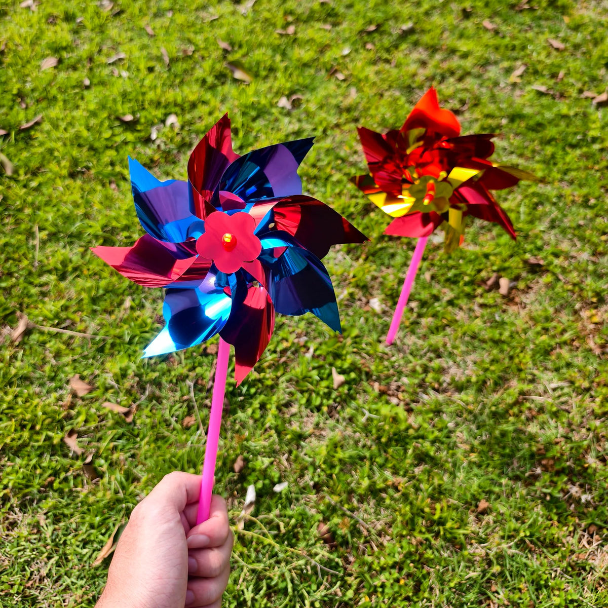 MTOMDY wedding pinwheels serve as decorative favors and accents.