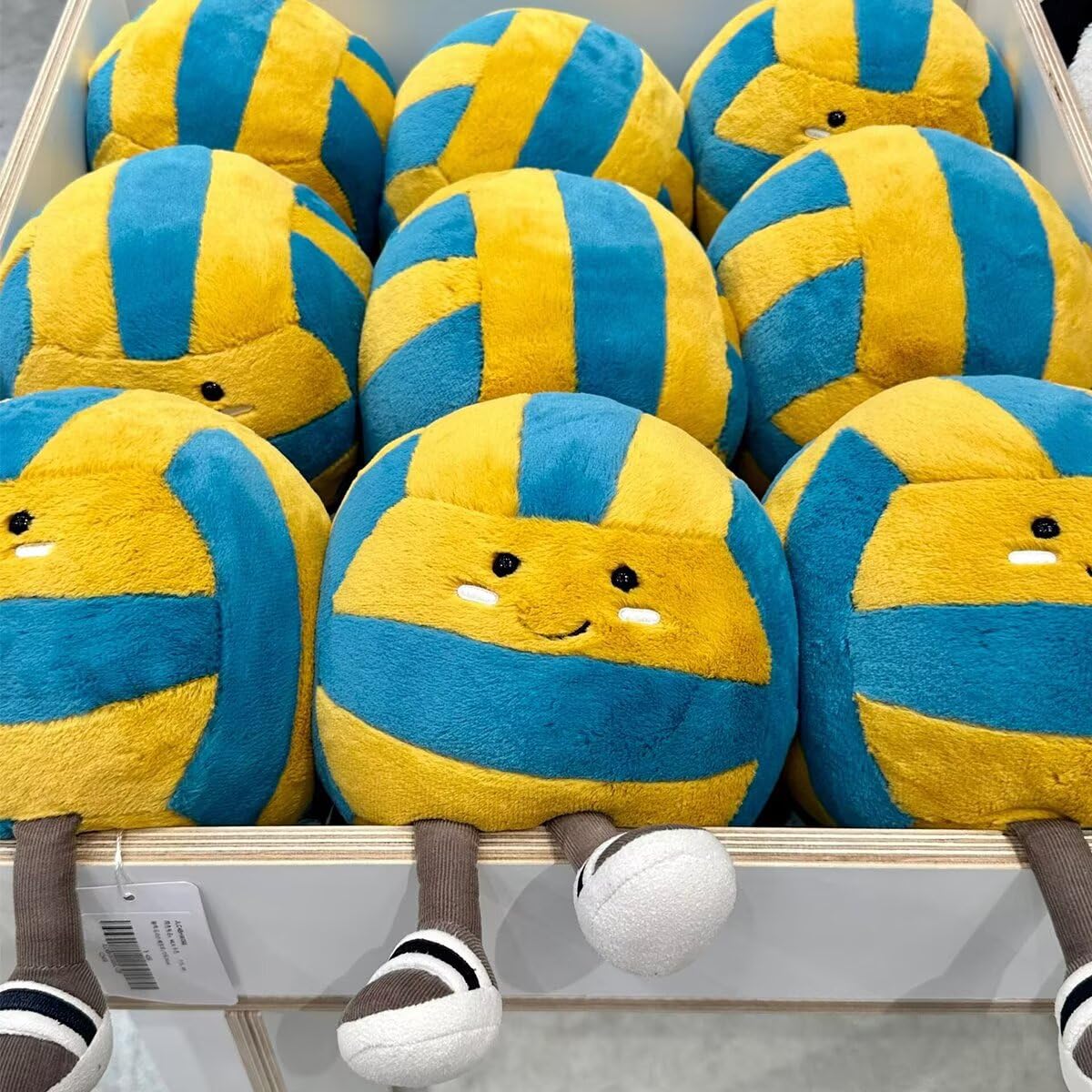 MUALML travel-friendly plush pillow ideal for planes and car rides.