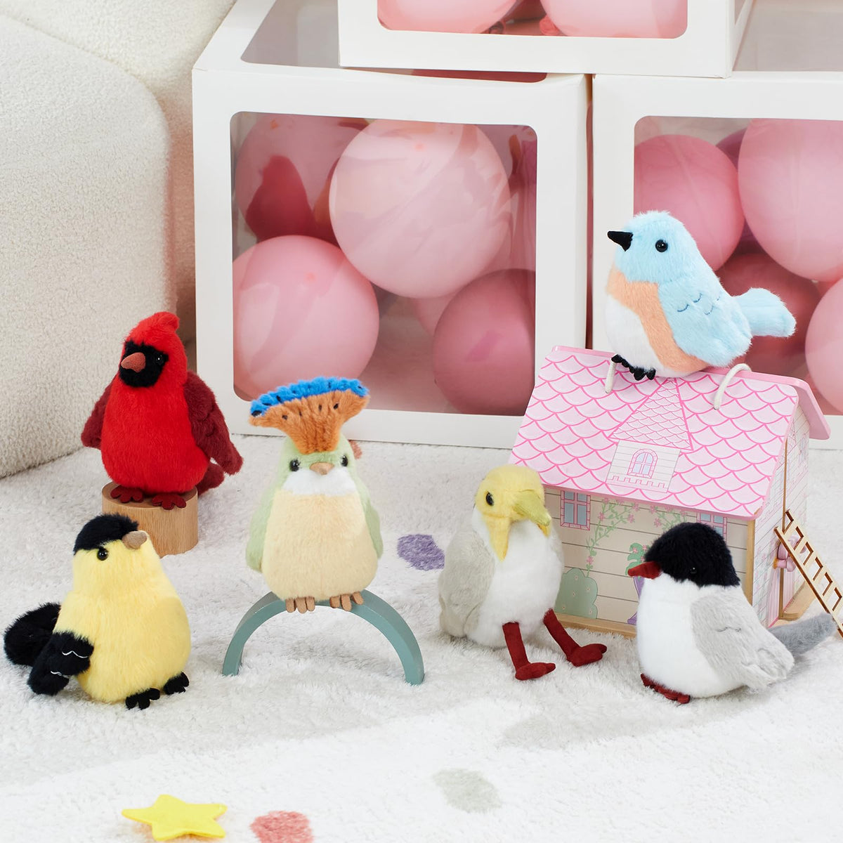 Muiteiur Blue Robin plush is lightweight and easy to carry on trips.