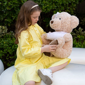 Washable surface of the Muiteiur bear enables easy cleaning after hugs.