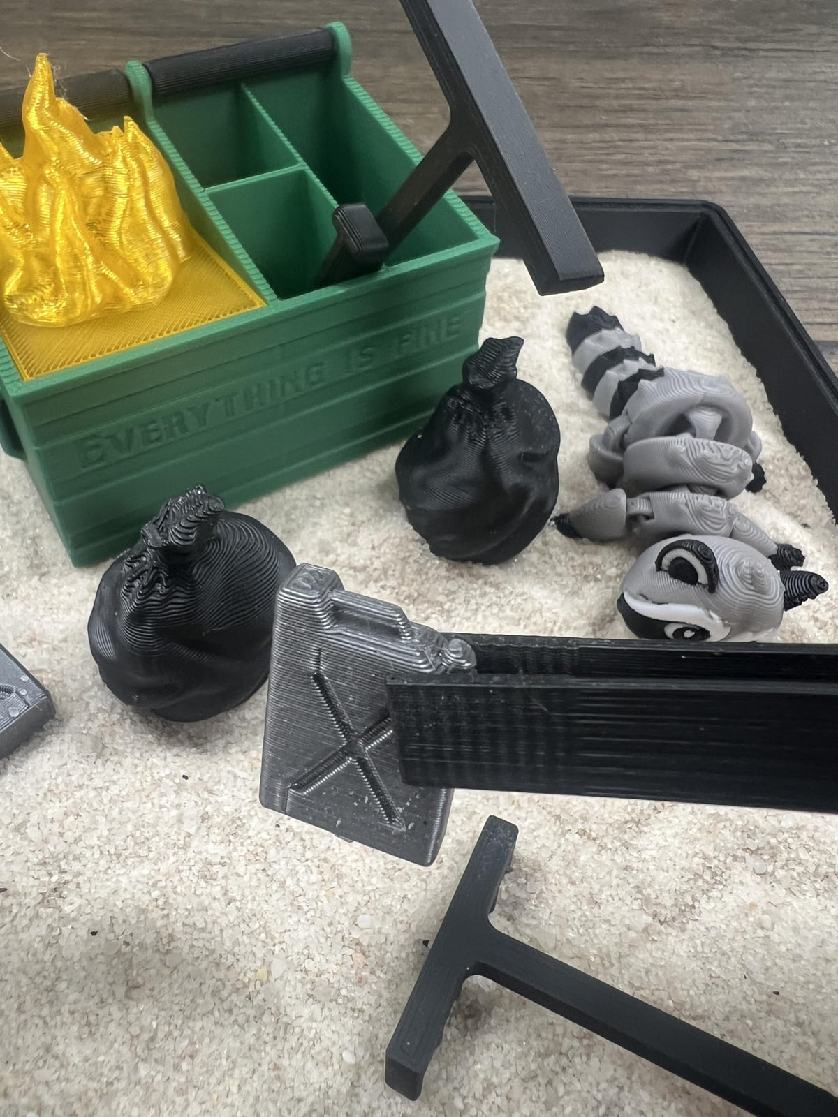 MunnyGrubbers Fine sand included for smooth zen gardening.