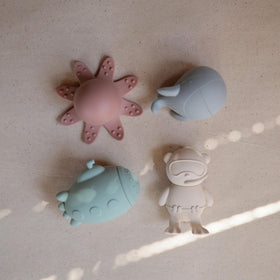 Mushie Sealife scuba diver bath toy promotes safe, tactile exploration during bath time.