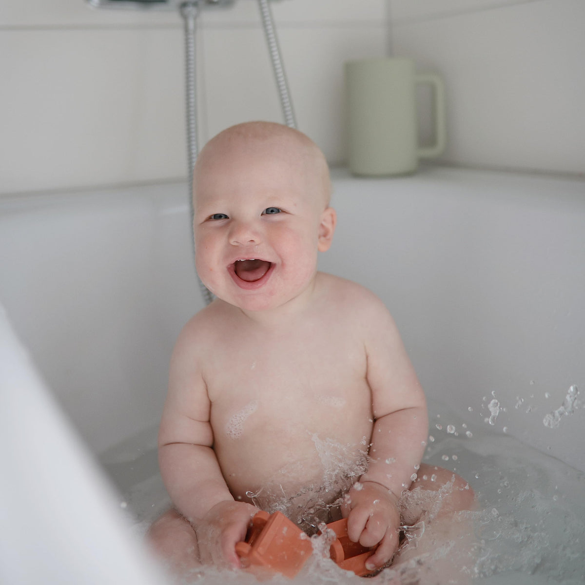 Mushie Vehicles bath toy excavator opens into two parts for rinsing