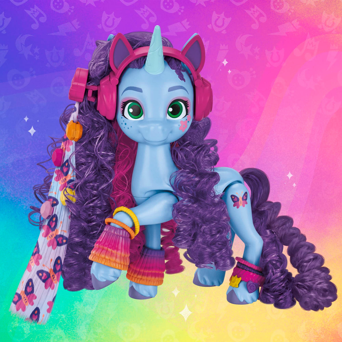 Misty Brightdawn clips and comb for easy styling
