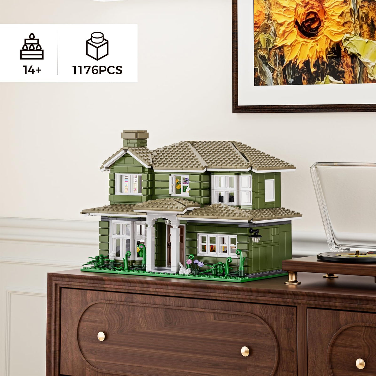 MYFUNTOY Dunphy's House openable doors and windows boost interactive play.