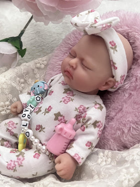 MYREBABY clothing set enhances dress-up and imaginative storytelling.