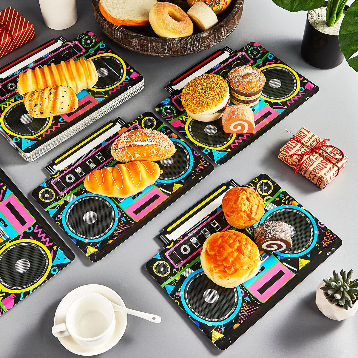 Naozinebi disposable party plates save time on cleanup.
