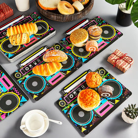 Naozinebi disposable party plates save time on cleanup.