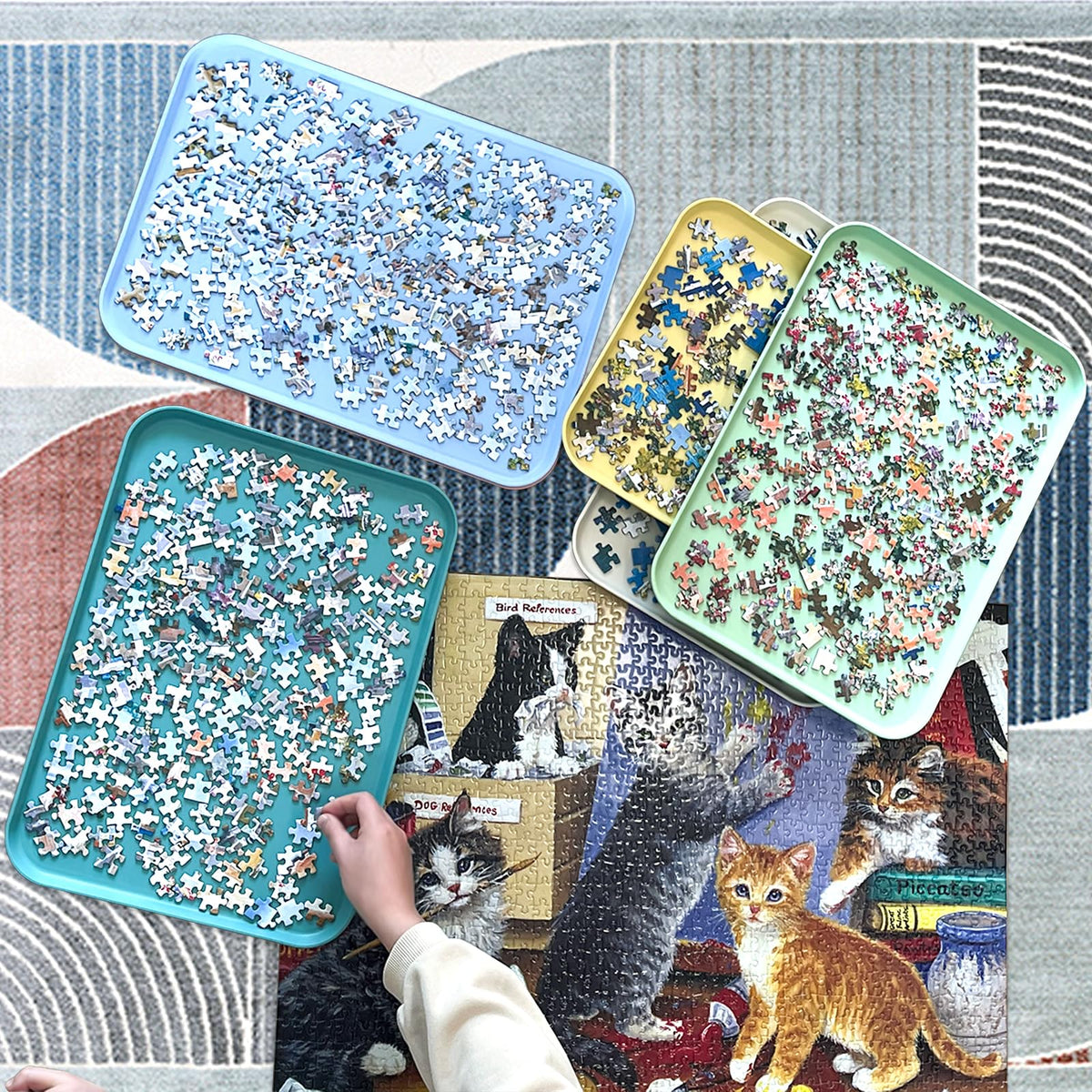 Nariolar puzzle trays help maintain a tidy workspace and reduce spill risk.