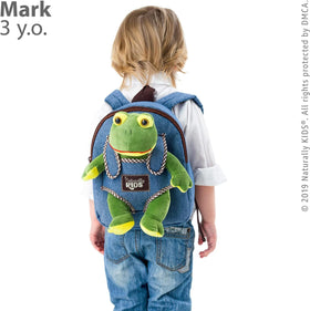 Naturally KIDS Frog Backpack adjustable straps support active movement.