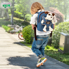 Naturally KIDS dog backpack sports a cute animal design to spark imagination.