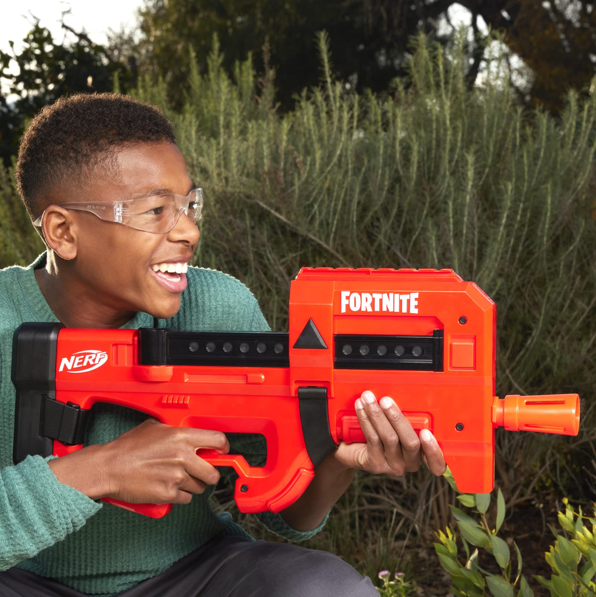 Nerf Elite darts 8-pack included for reliable indoor and outdoor play.