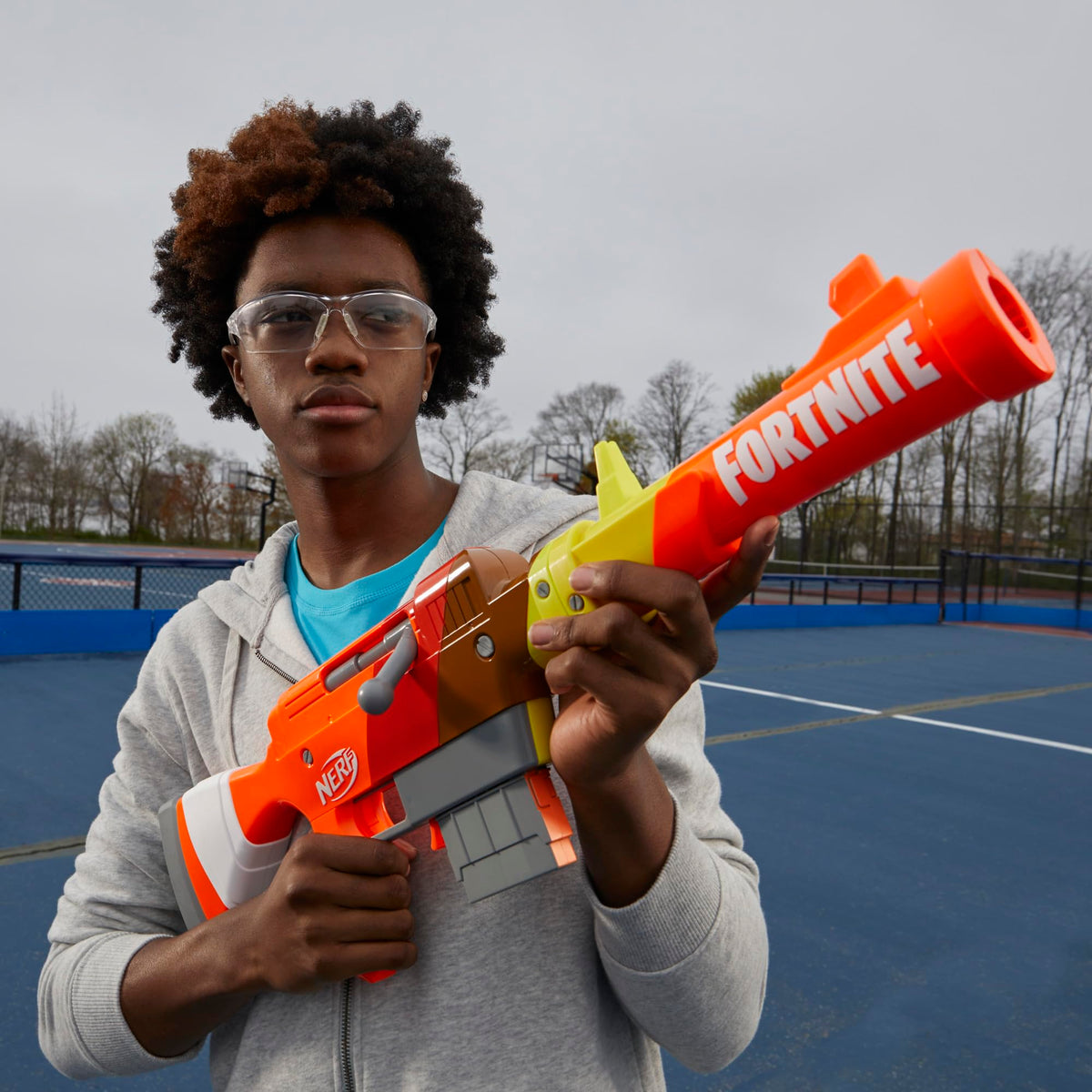 Six Nerf Elite darts included for quick reloading.