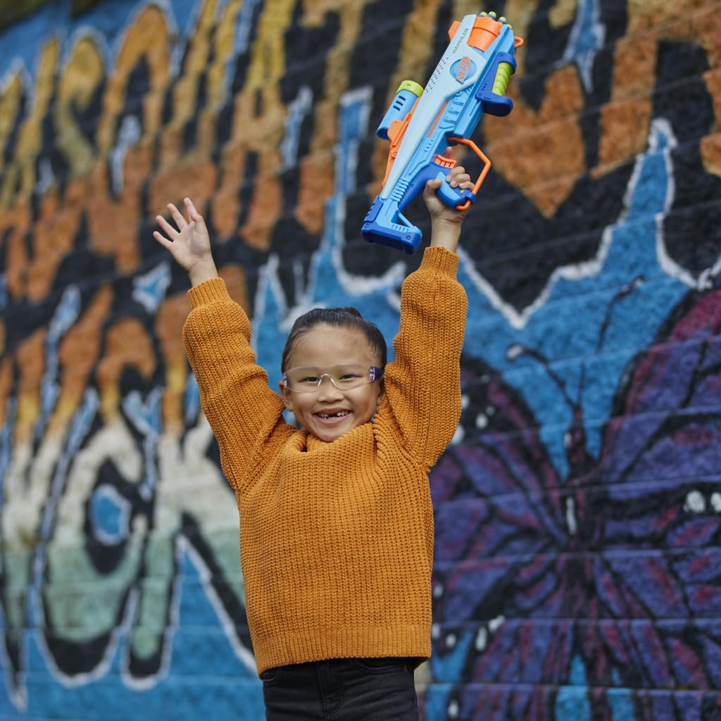 Lightweight Nerf blaster is easy to carry during outdoor games.