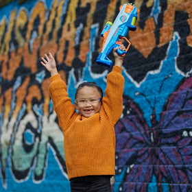 Lightweight Nerf blaster is easy to carry during outdoor games.