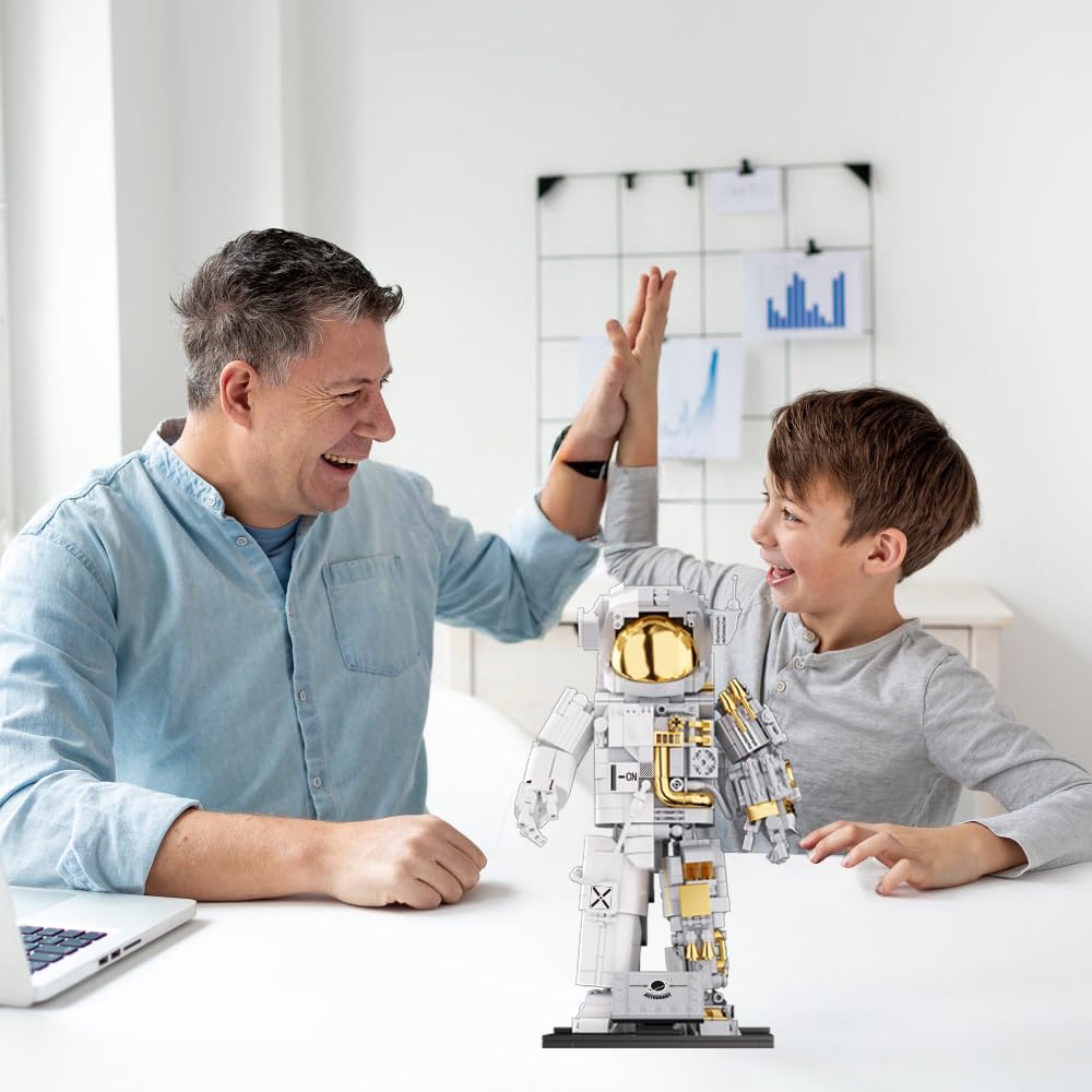 NETEHU astronaut backpack detail highlights interior gear for authentic play