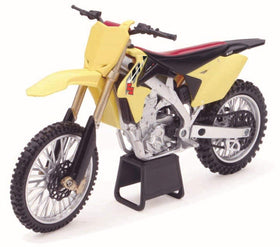 NewRay Suzuki RM-Z450 1/12 die-cast model on display base, ideal for collectors.