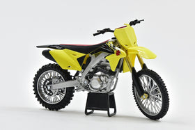 NewRay RM-Z450 collector's piece, ideal for shelves and display cabinets.
