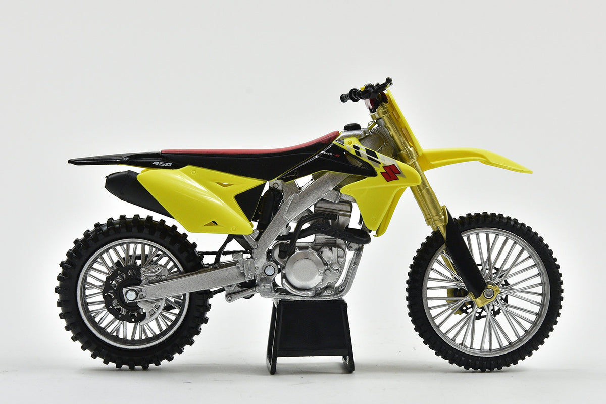 NewRay RM-Z450 1/12 die-cast model showing detailed tires and trim.
