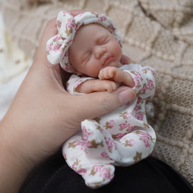 Newtotlove 7-inch girl mini doll face close-up highlighting lifelike features for imaginative play