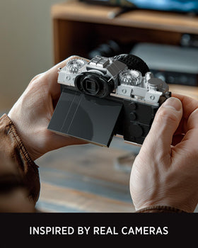Nifeliz camera-building tilting screen detail enhances lifelike play.