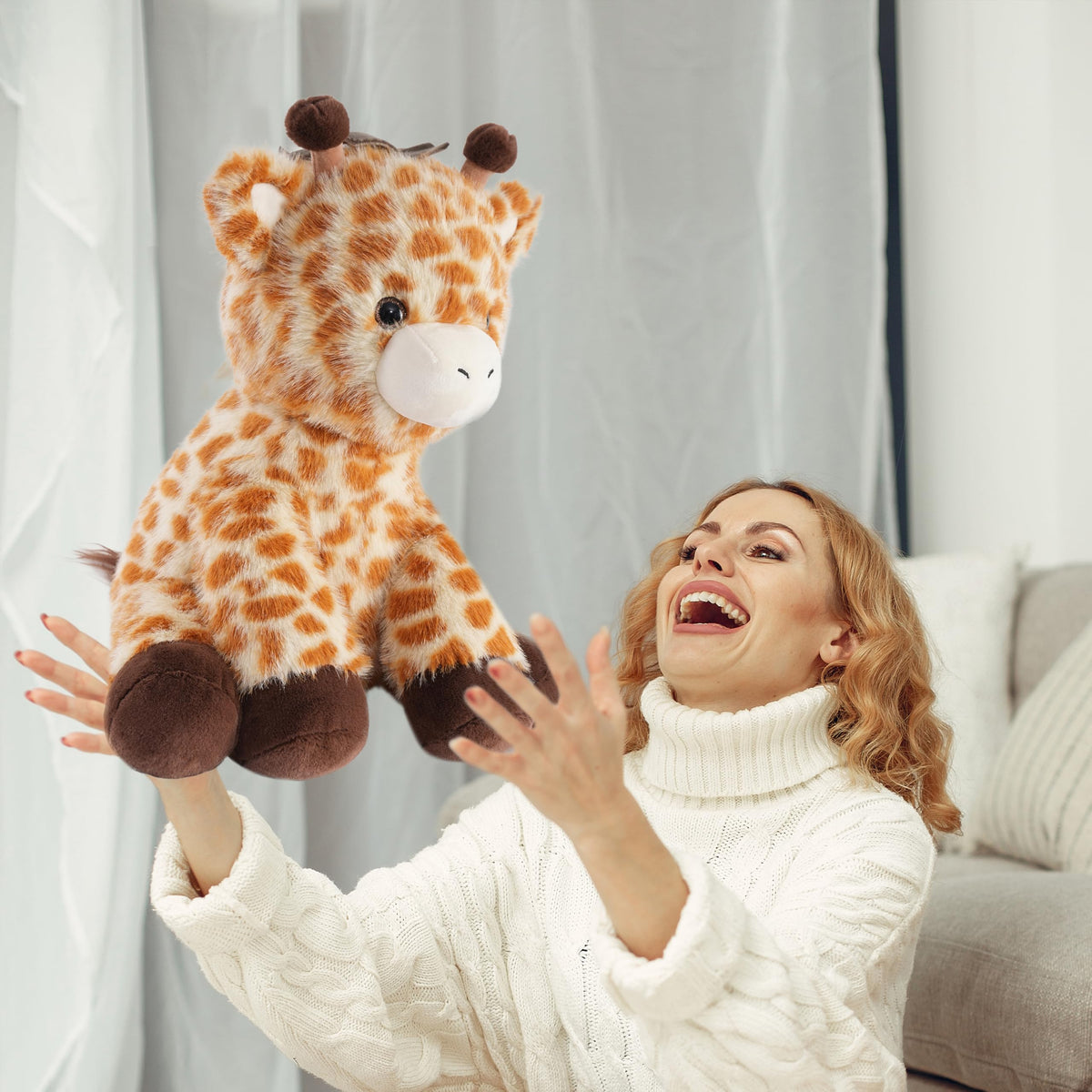 Niuniu Daddy home decor friendly giraffe adds whimsy to any space